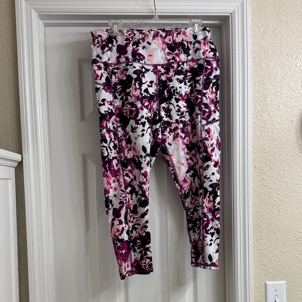 *make offer* Floral Print women’s cropped Leggings with pockets